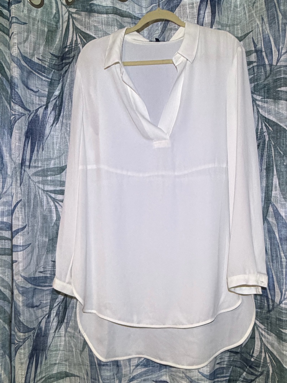 Kaari Blue Cream Women's V-Neck Long Sleeve Sheer Long Dressy Blouse. Size Large